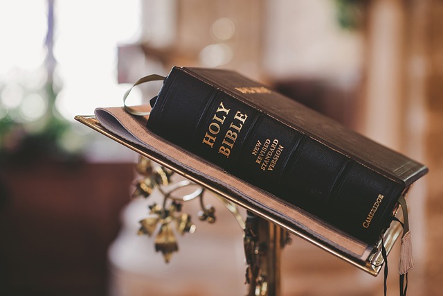 L’Importance de la Bible : Un Guide Spirituel et Éthique